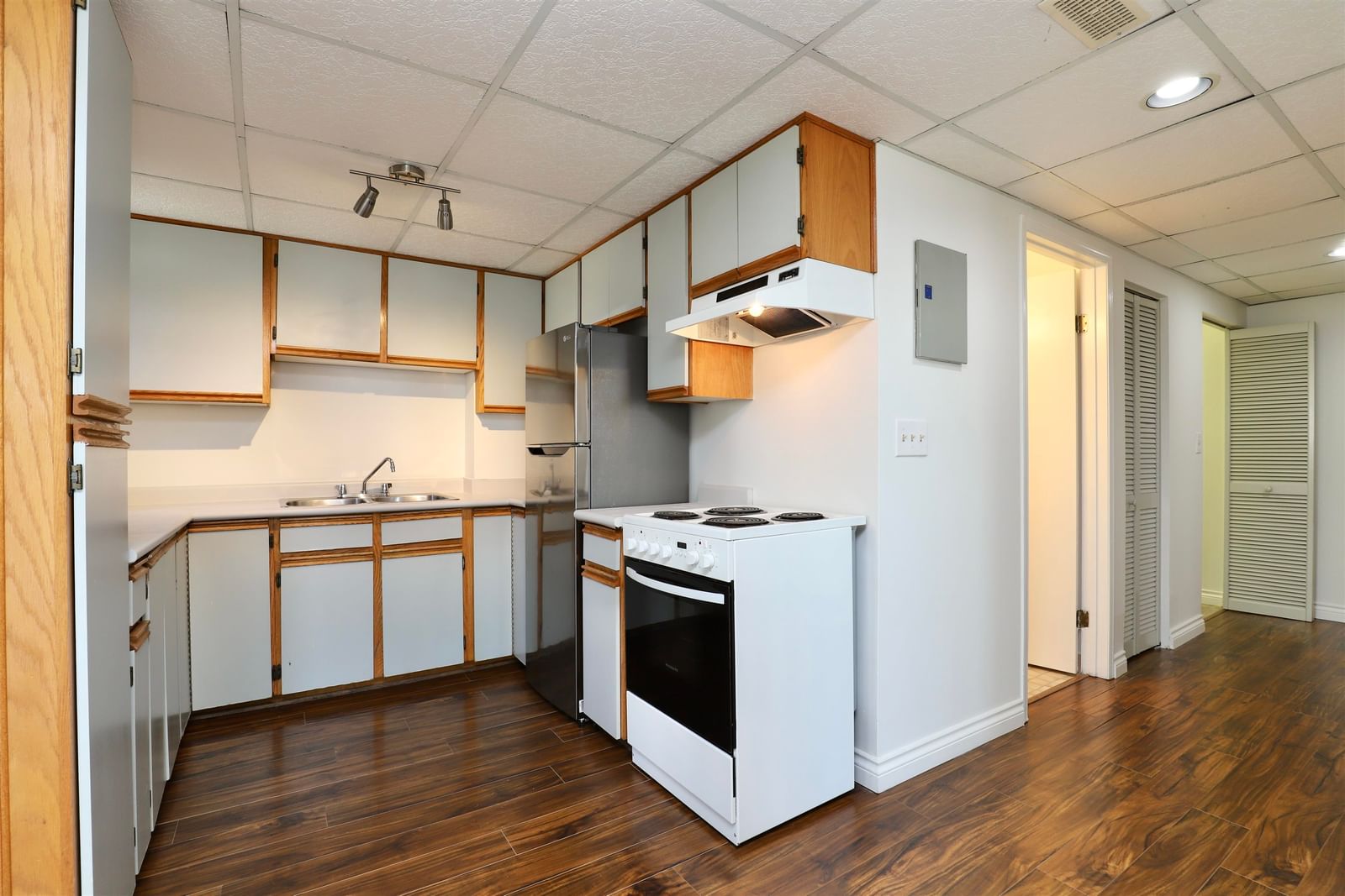 Listing Image 19