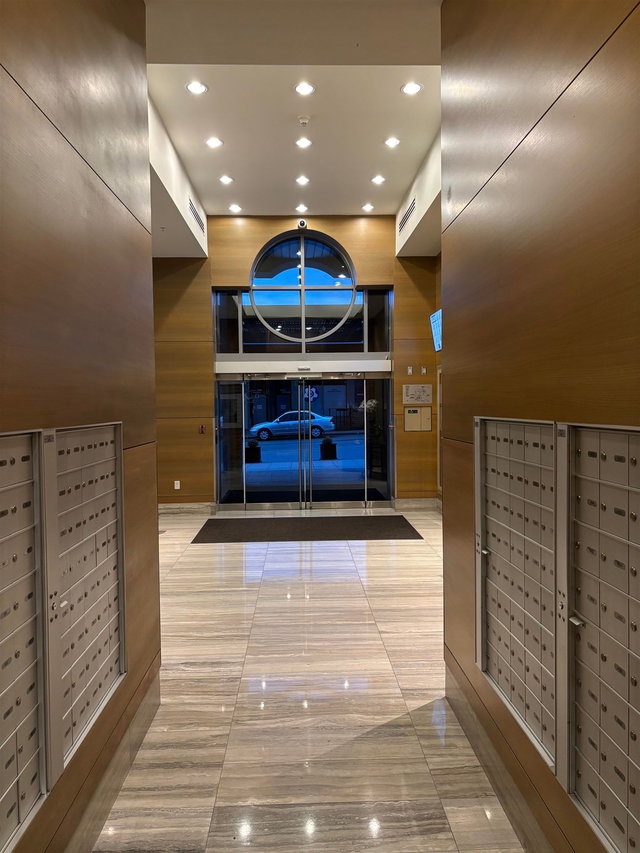 905 - 15152 Russell Avenue