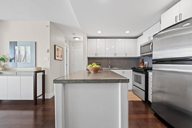 1209 - 155 1st Street W