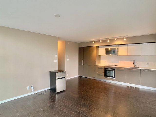 1607 - 999 Seymour Street