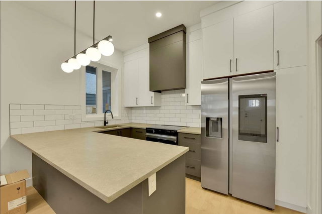 1 - 1436 1st Avenue E