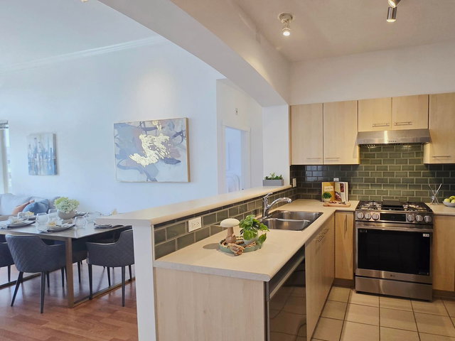 1427 - 5133 Garden City Road