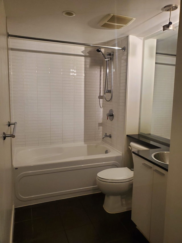 909 - 668 Citadel Parade