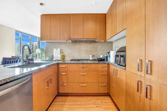 1003 - 3008 Glen Drive