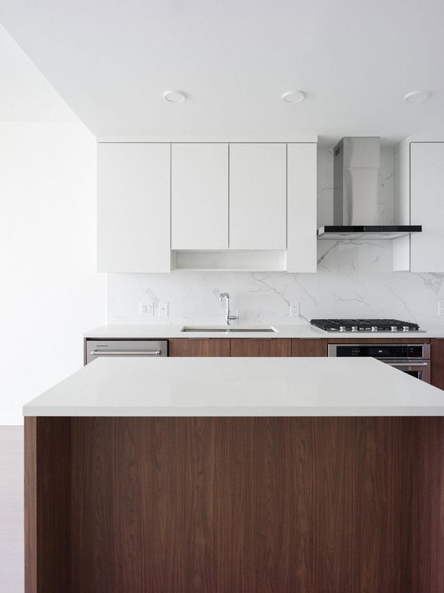 1804 - 699 Whiting Way