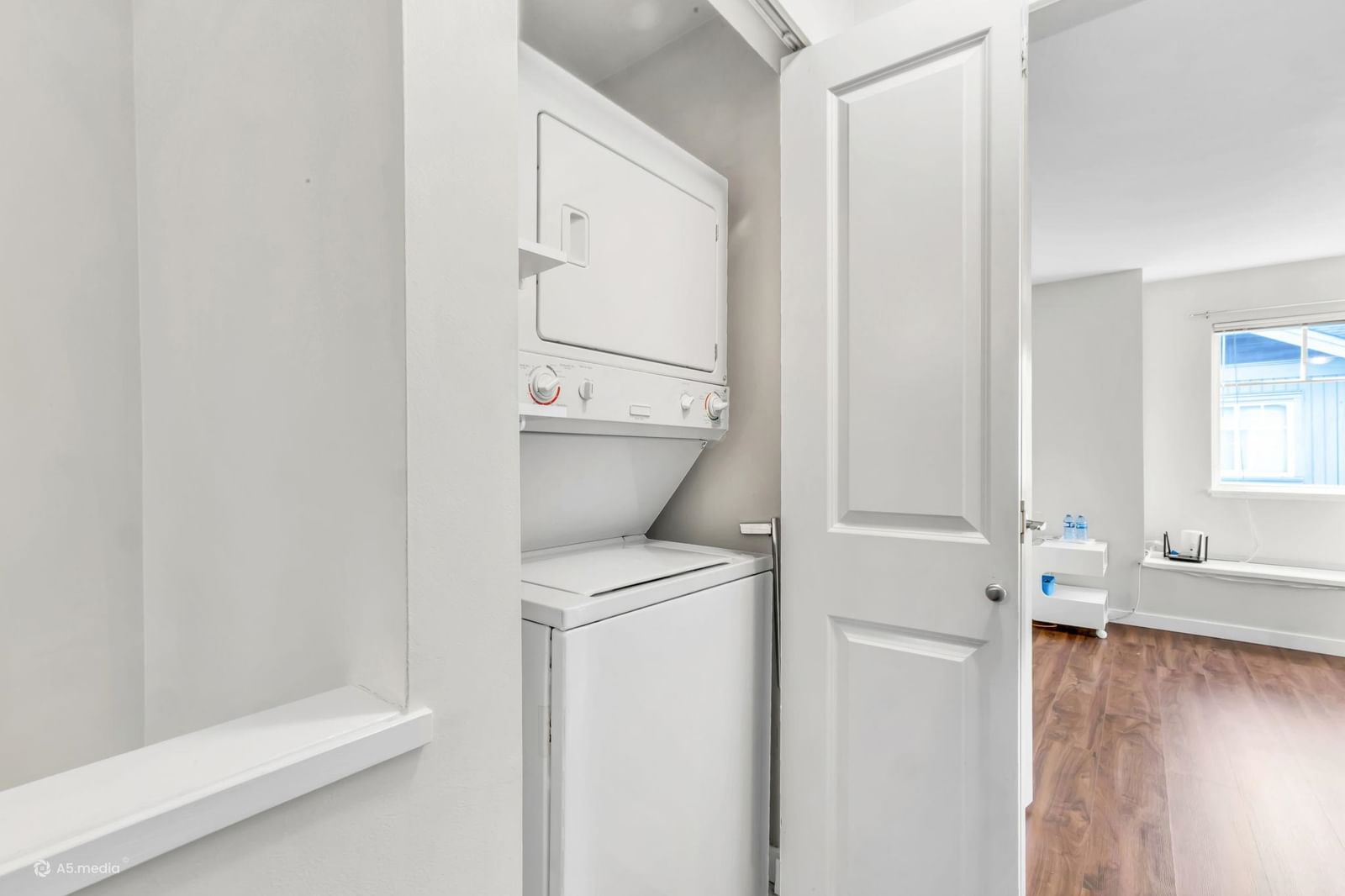 Listing Image 18