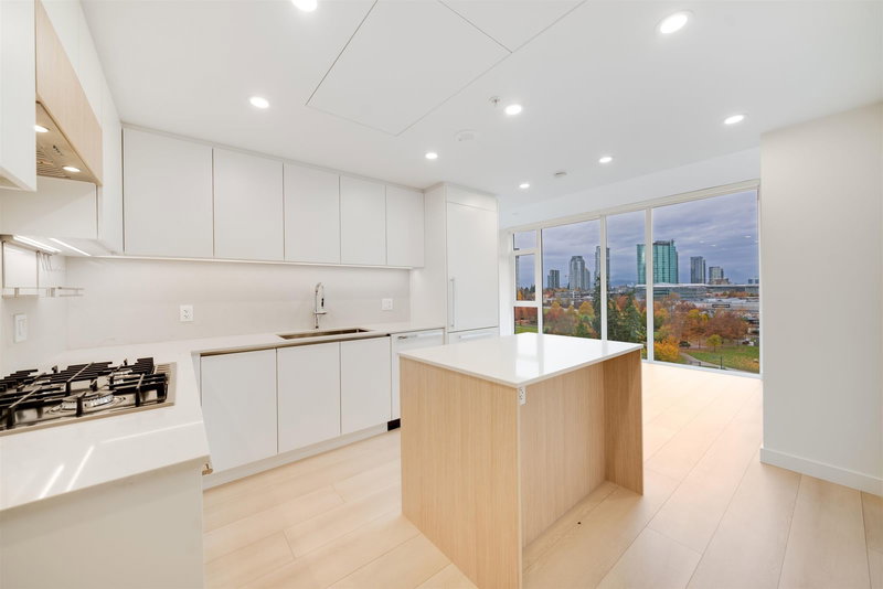 13573 98a Avenue #808, Surrey, British Columbia