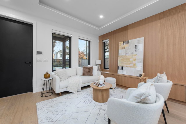 2 - 4885 Moss Street