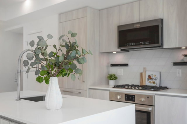 304 - 3264 Vanness Avenue