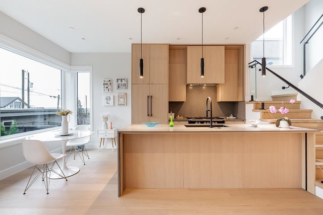 2 - 3674 Oxford Street