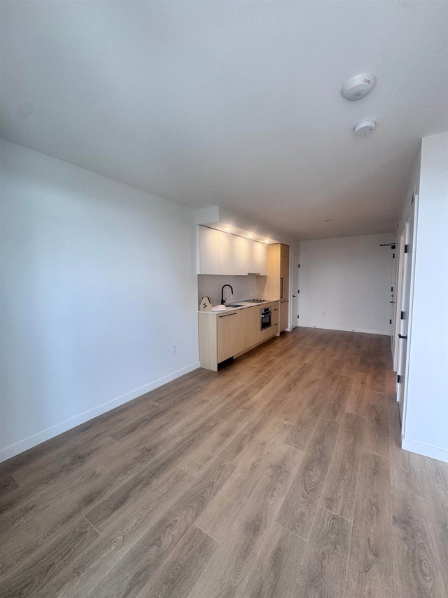 1401 - 13738 Central