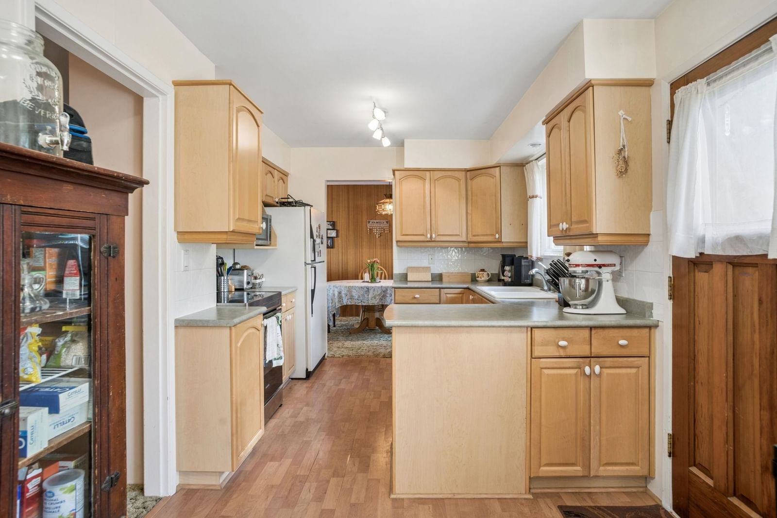 Listing Image 10
