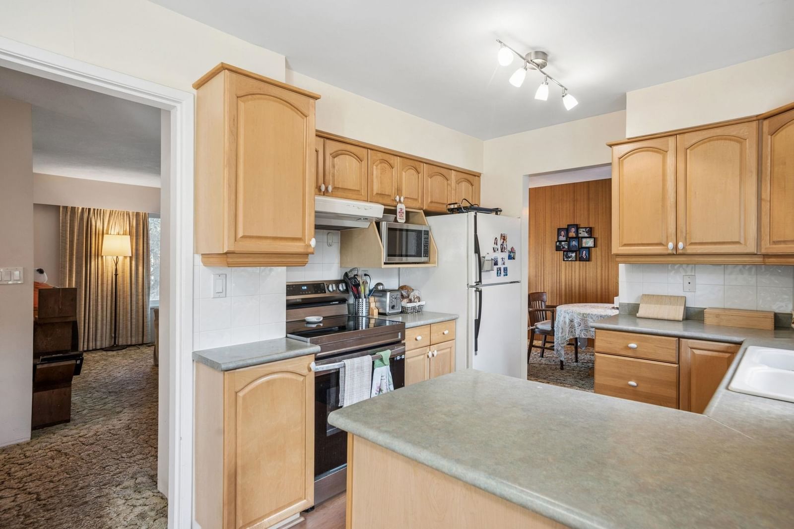 Listing Image 11