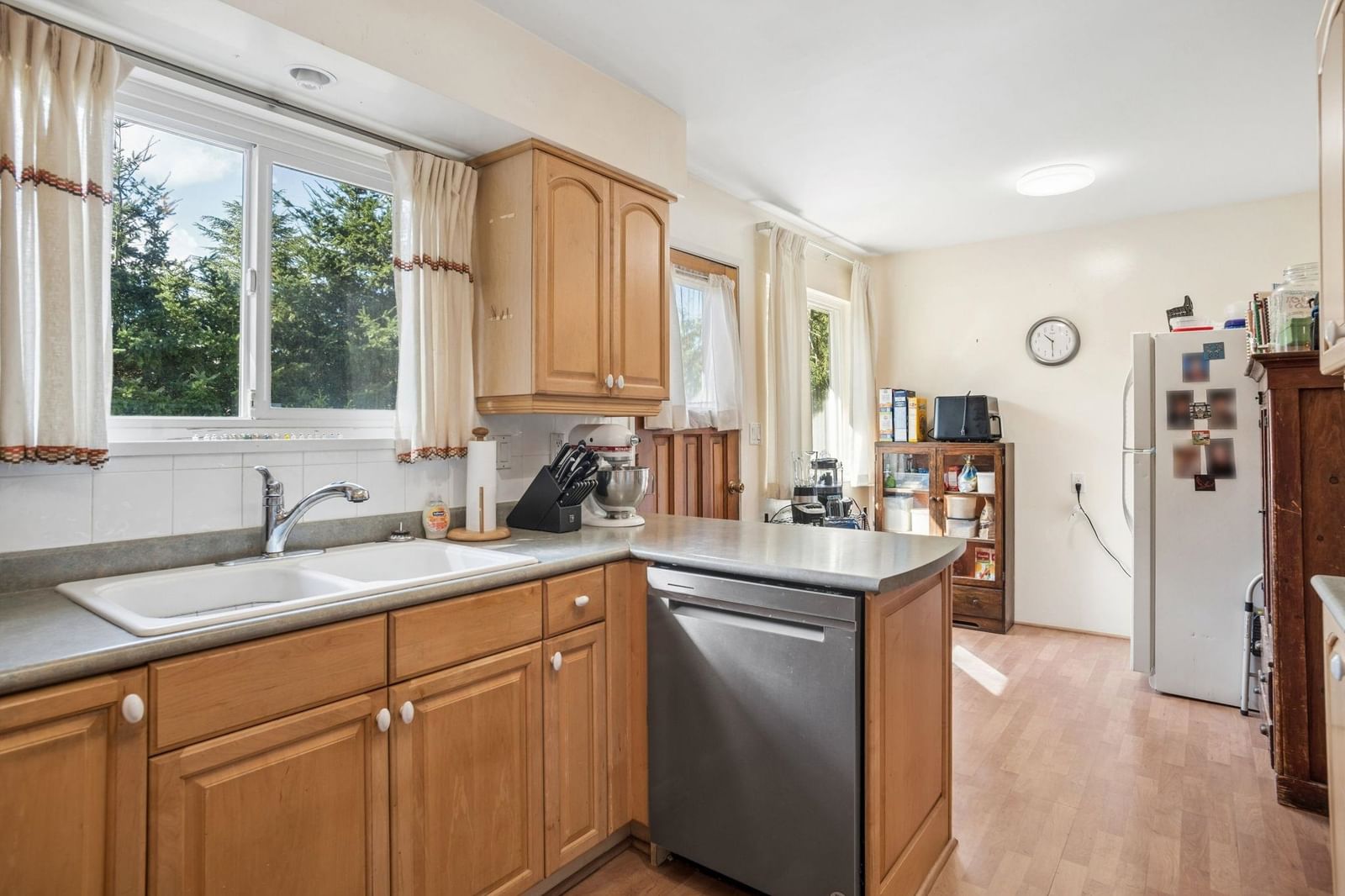Listing Image 12