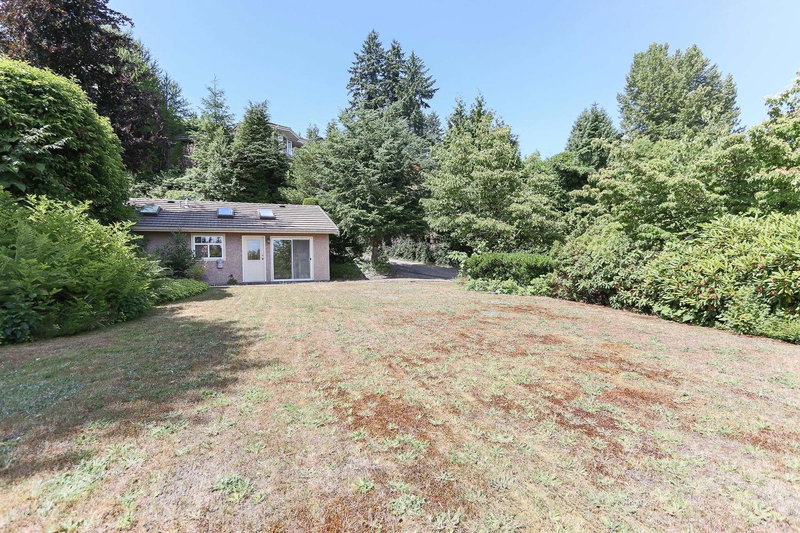 545 Thetford Place, West Vancouver, V7S 1R8 | Image 3