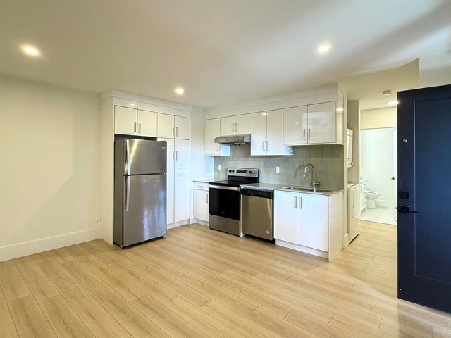2 - 901 Jackson Crescent