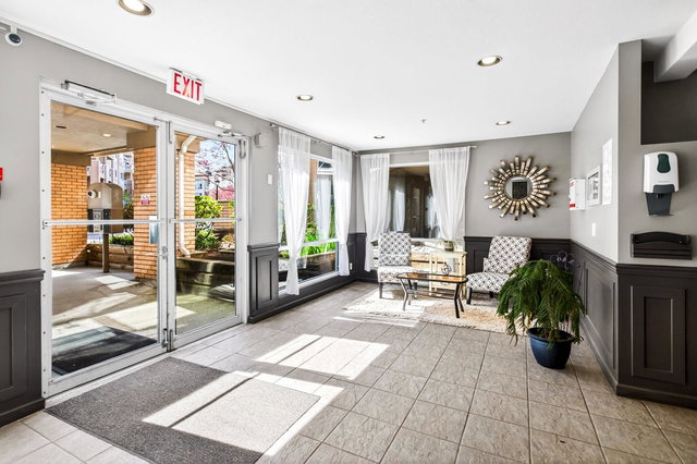 313 - 2551 Parkview Lane