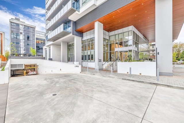 902 - 10448 University Drive