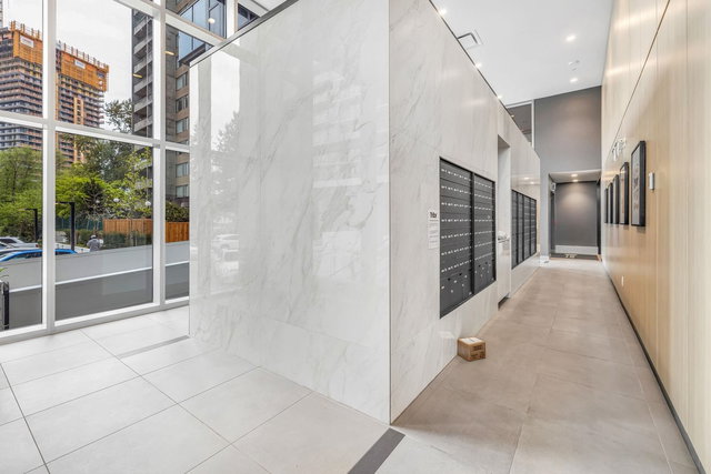 902 - 10448 University Drive