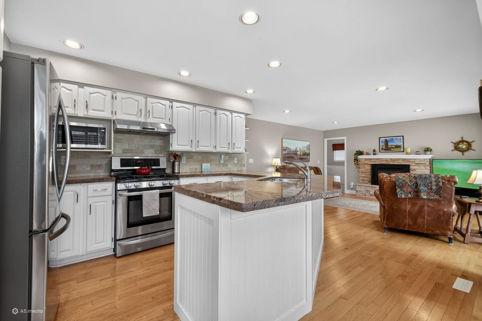 Listing Image 15