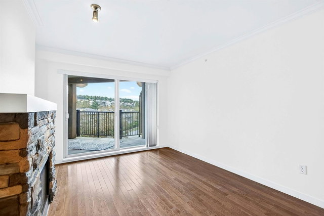 4xx - 300 Klahanie Drive