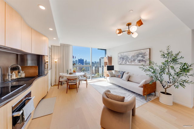 1605 - 1568 Alberni Street