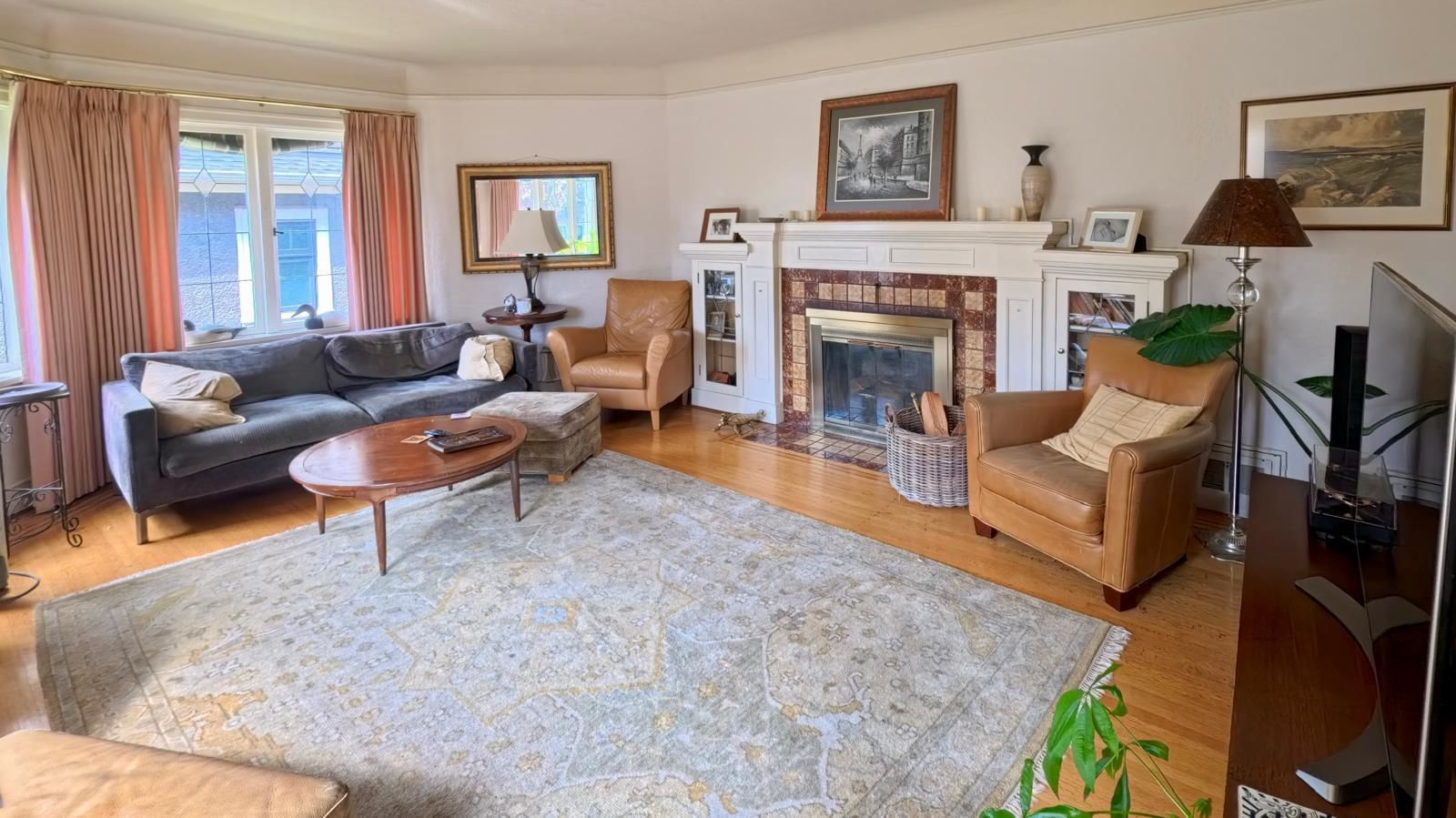 Listing Image 4