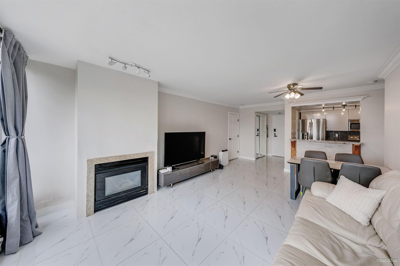 Listing Image 5