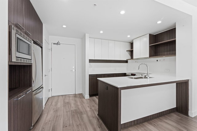 209 - 9250 University High Street