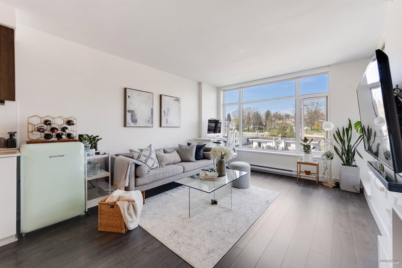 607 - 188 Agnes Street, New Westminster, V3L 0H6 | Image 2