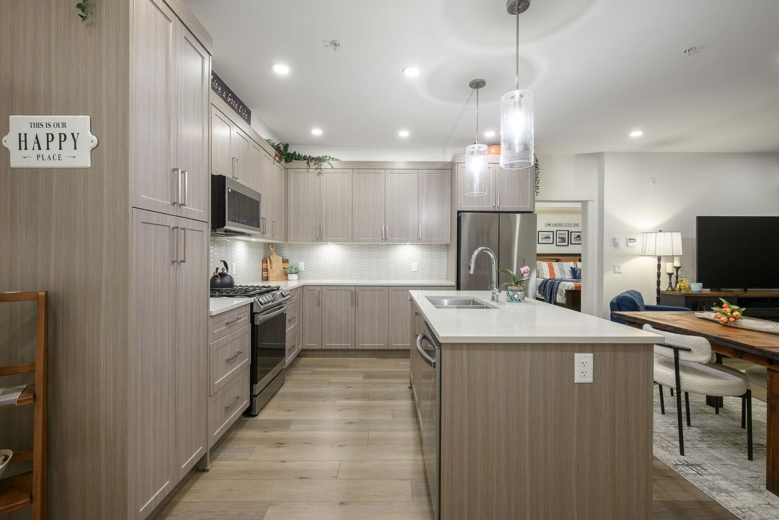 Listing Image 8