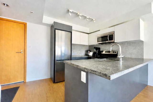 802 - 188 Keefer Street