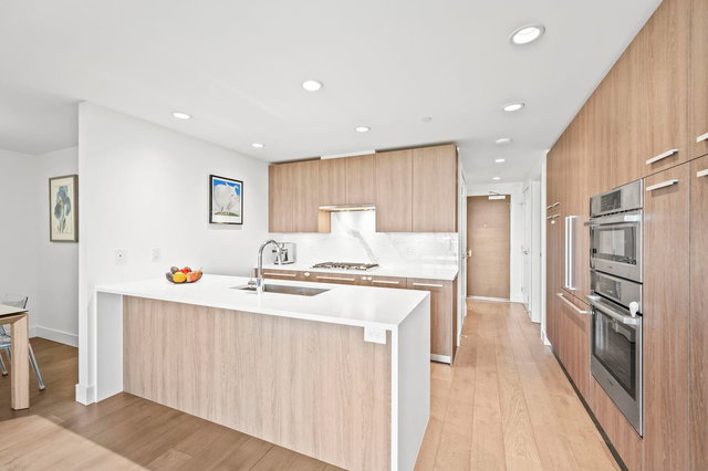 904 - 1210 27th Street E