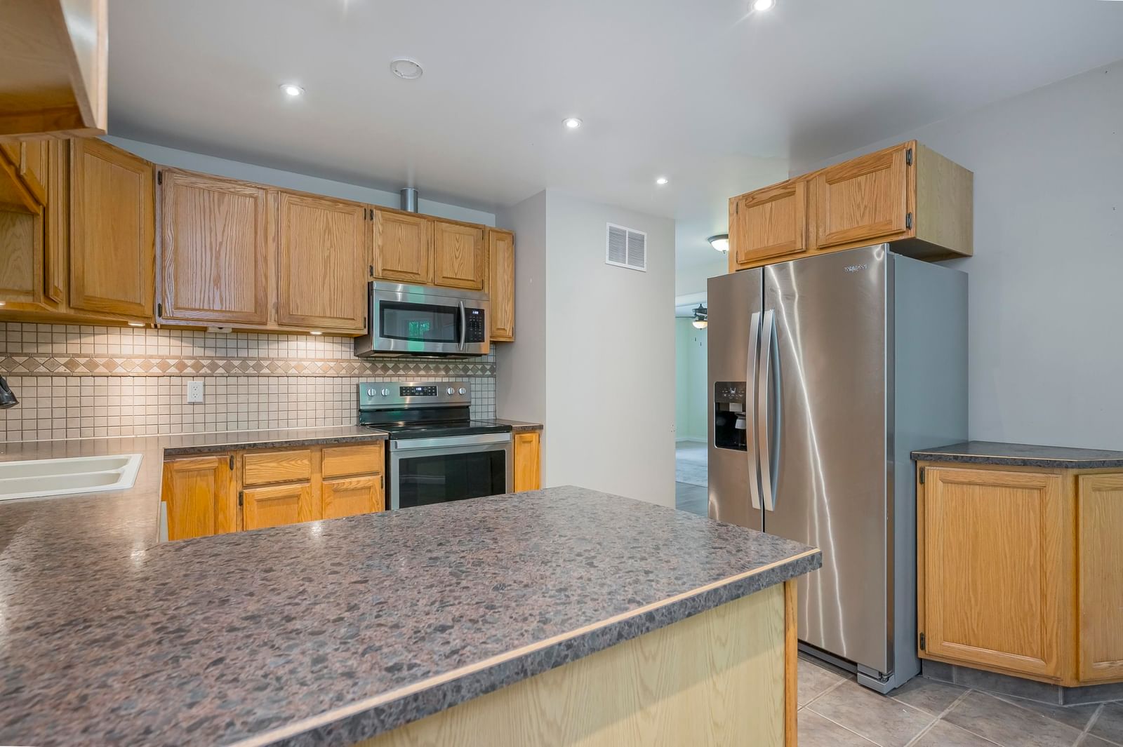 Listing Image 11