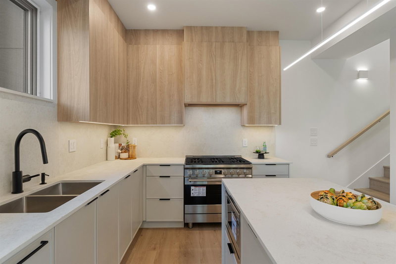 102 - 1132 Madore Avenue, Coquitlam, V3K 3B9 | Image 2