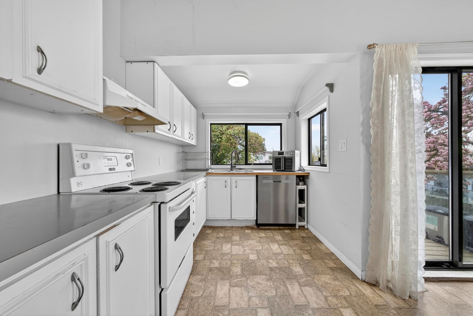 Listing Image 13