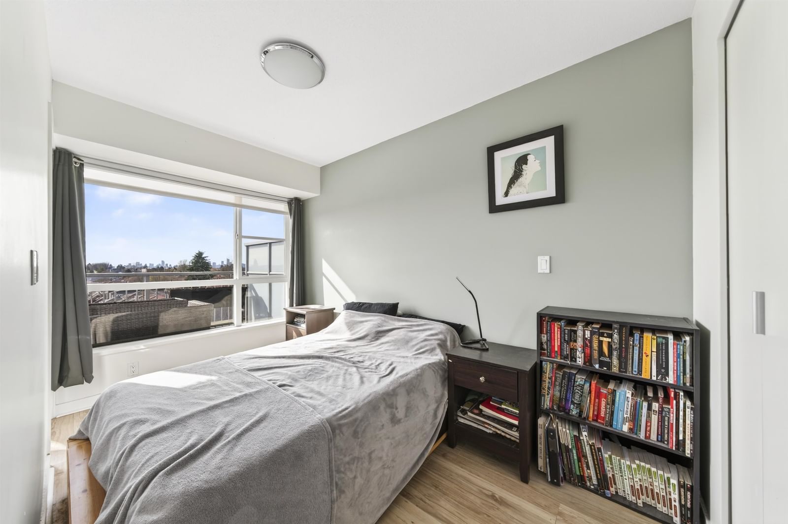 Listing Image 10