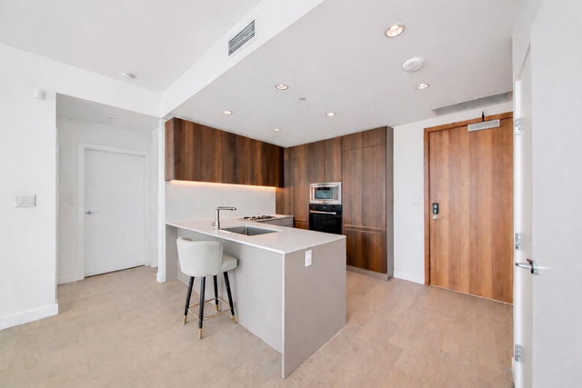 604 - 6622 Pearson Way