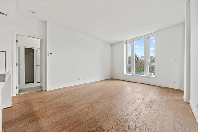 301 - 7333 Murdoch Avenue