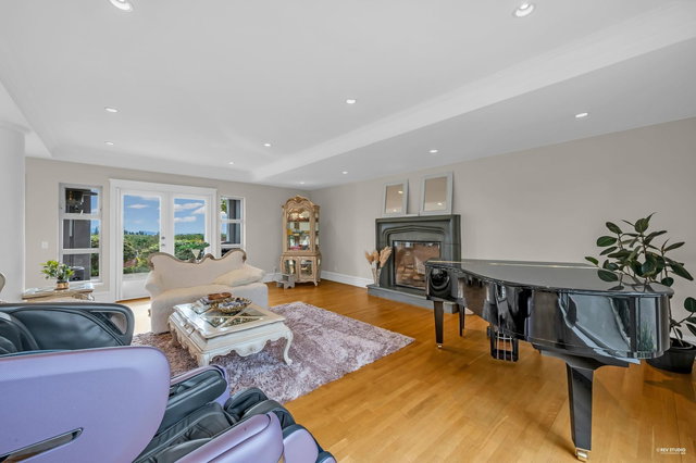 715 King Georges Way