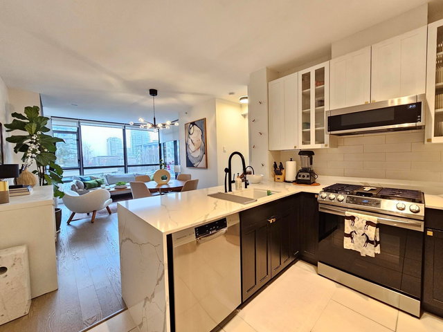 403 - 170 1st Street W