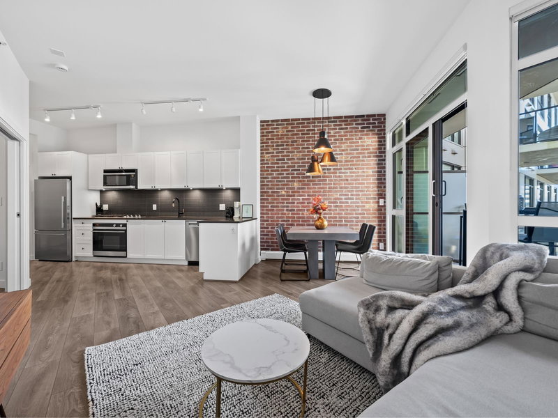 105 2nd Street W #305, North Vancouver, British Columbia