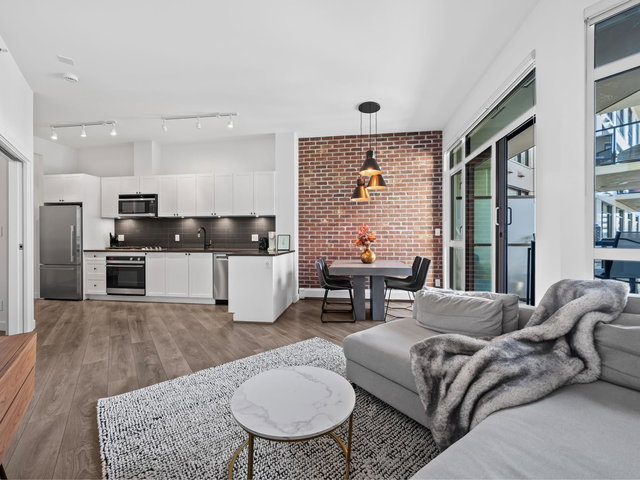 305 - 105 2nd Street W