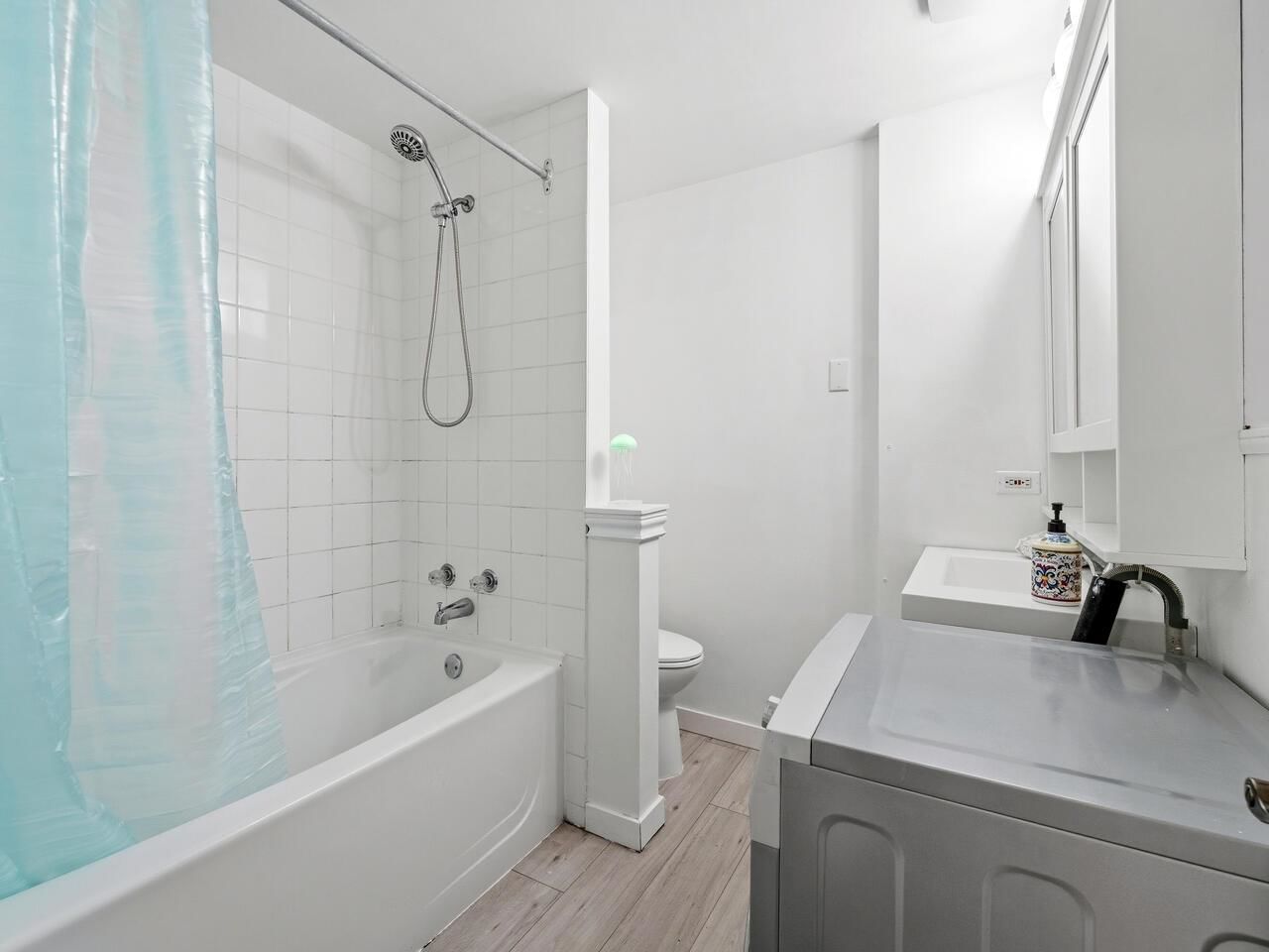 Listing Image 18