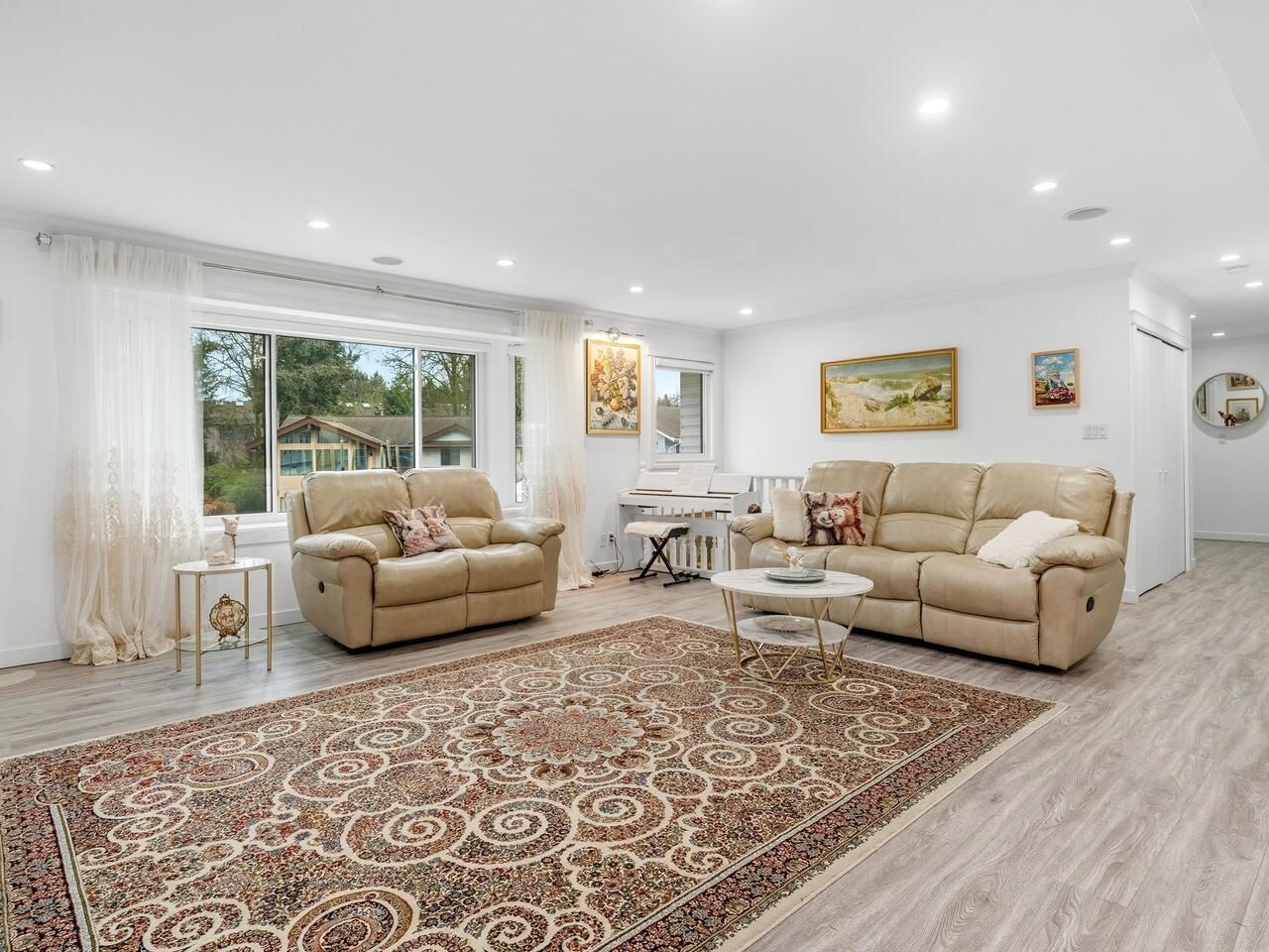 Listing Image 5