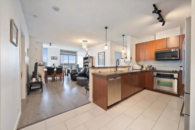 1703 - 15 Royal Avenue E