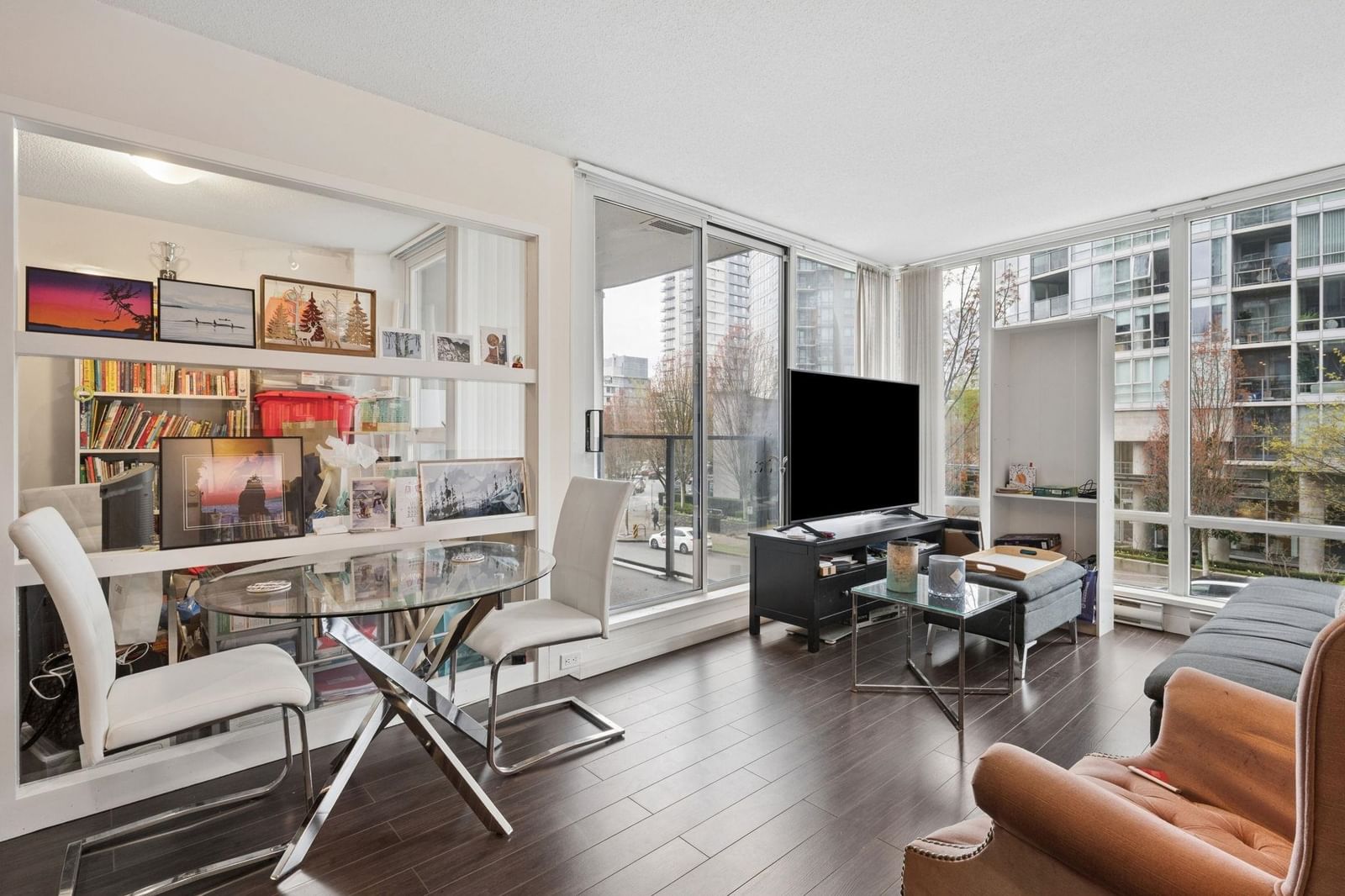 Listing Image 10