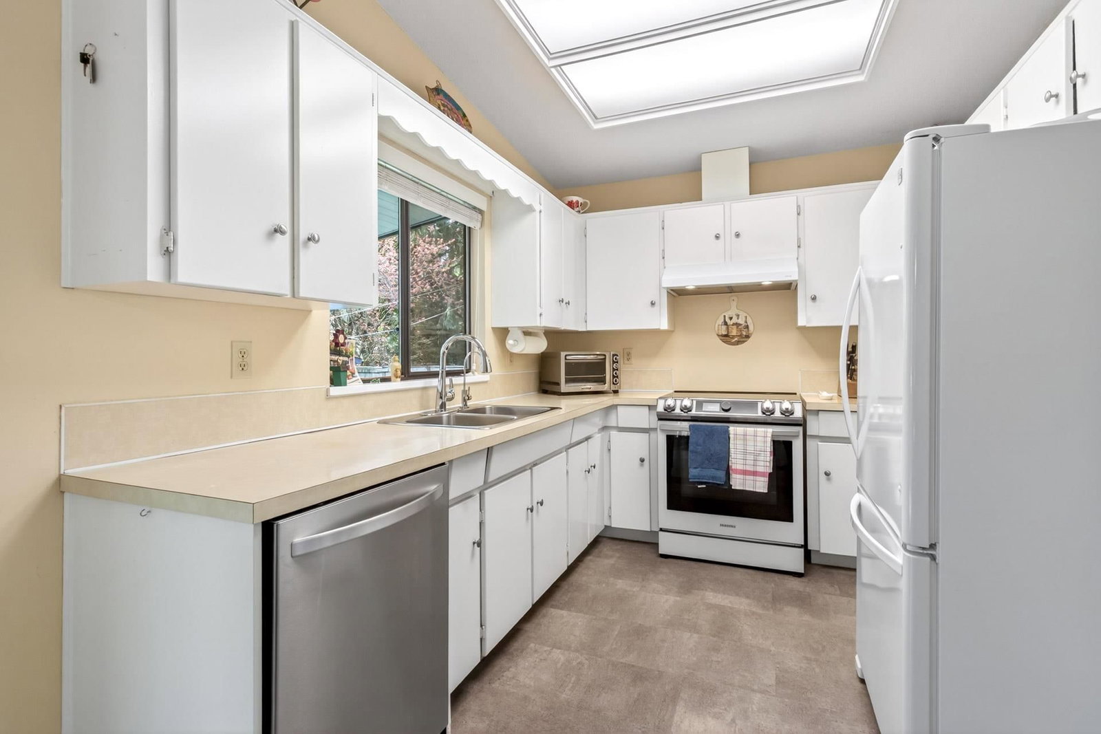 Listing Image 12
