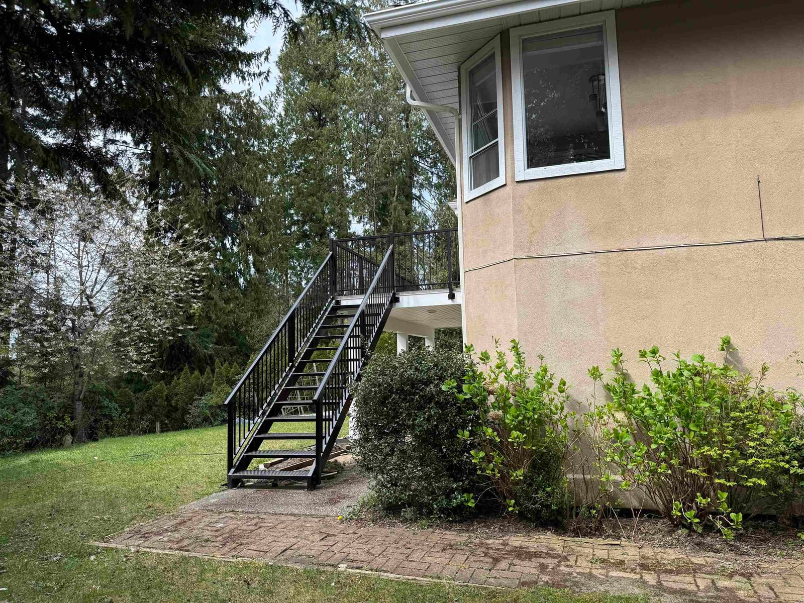 Listing Image 4