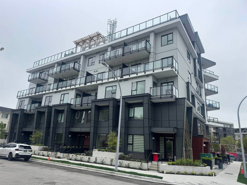 303 - 15739 Fraser Highway